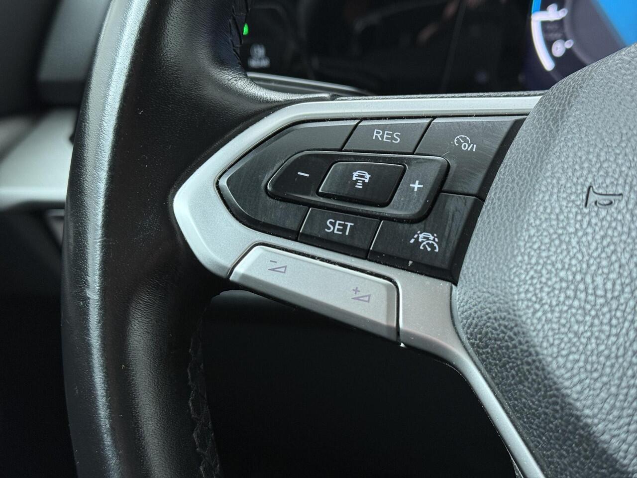 Volkswagen GOLF 1.5 TSI Life Business | 130 PK | Panoramadak | Achteruitrijcamera | Adaptive cruise control | IQ.Light LED koplamp |