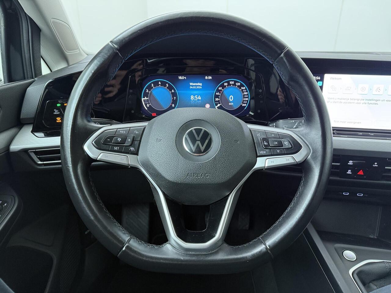 Volkswagen GOLF 1.5 TSI Life Business | 130 PK | Panoramadak | Achteruitrijcamera | Adaptive cruise control | IQ.Light LED koplamp |