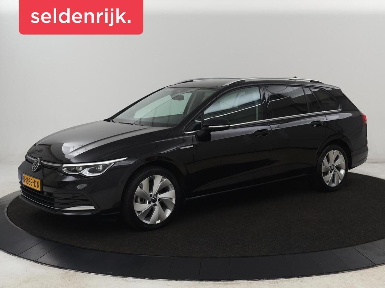 Volkswagen GOLF 1.5 eTSI Style | Stoelverwarming | Trekhaak | Camera | Stuurverwarming | Memory | Sfeerverlichting | Carplay | Navigatie | Adaptive cruise | Parkeerhulp | Climate control