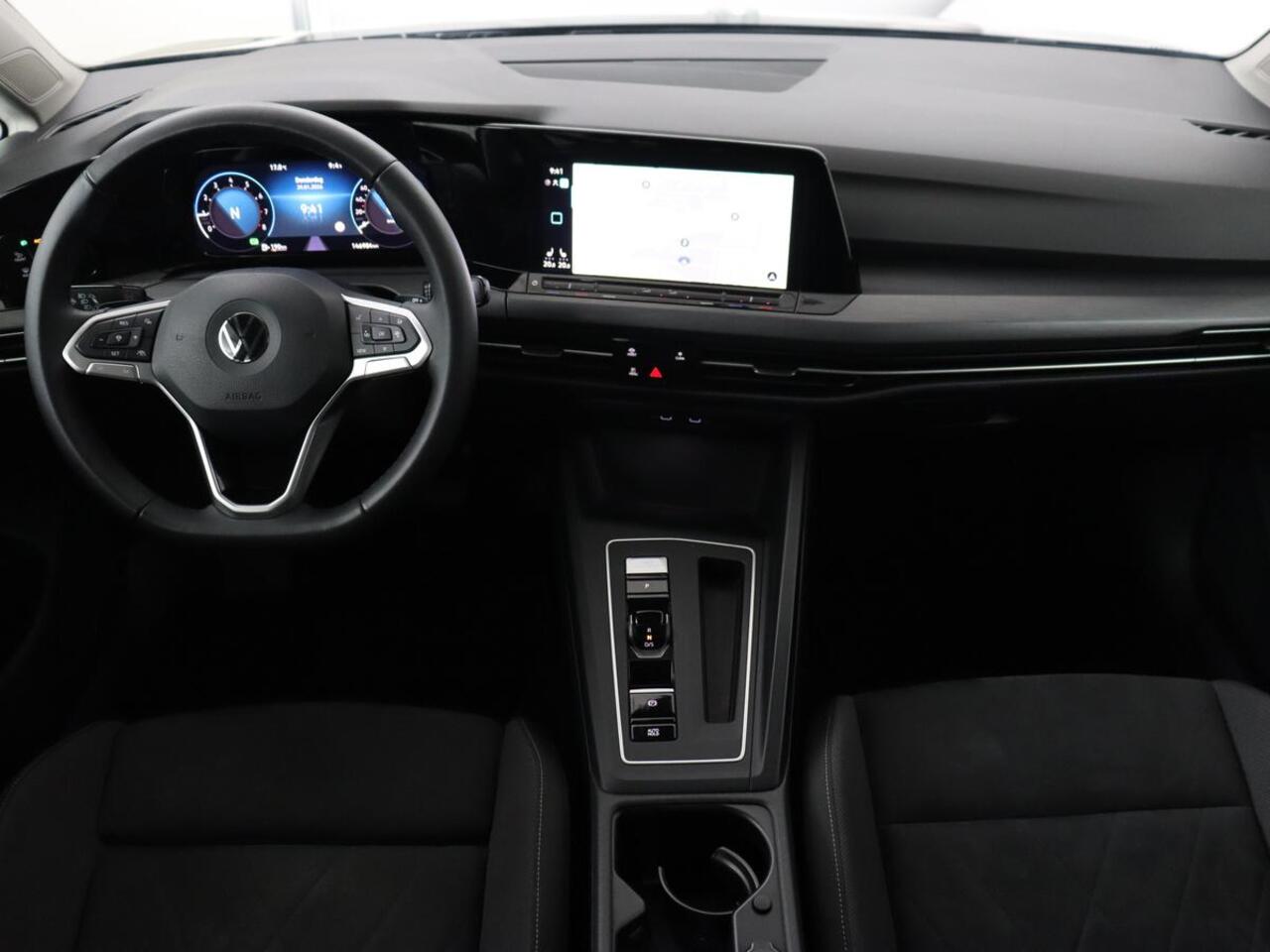 Volkswagen GOLF 1.5 eTSI Style | Stoelverwarming | Trekhaak | Camera | Stuurverwarming | Memory | Sfeerverlichting | Carplay | Navigatie | Adaptive cruise | Parkeerhulp | Climate control