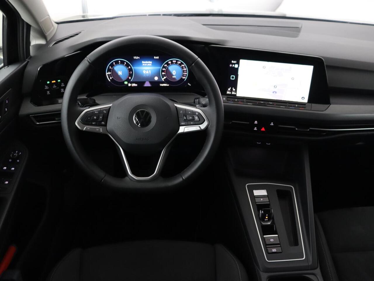 Volkswagen GOLF 1.5 eTSI Style | Stoelverwarming | Trekhaak | Camera | Stuurverwarming | Memory | Sfeerverlichting | Carplay | Navigatie | Adaptive cruise | Parkeerhulp | Climate control