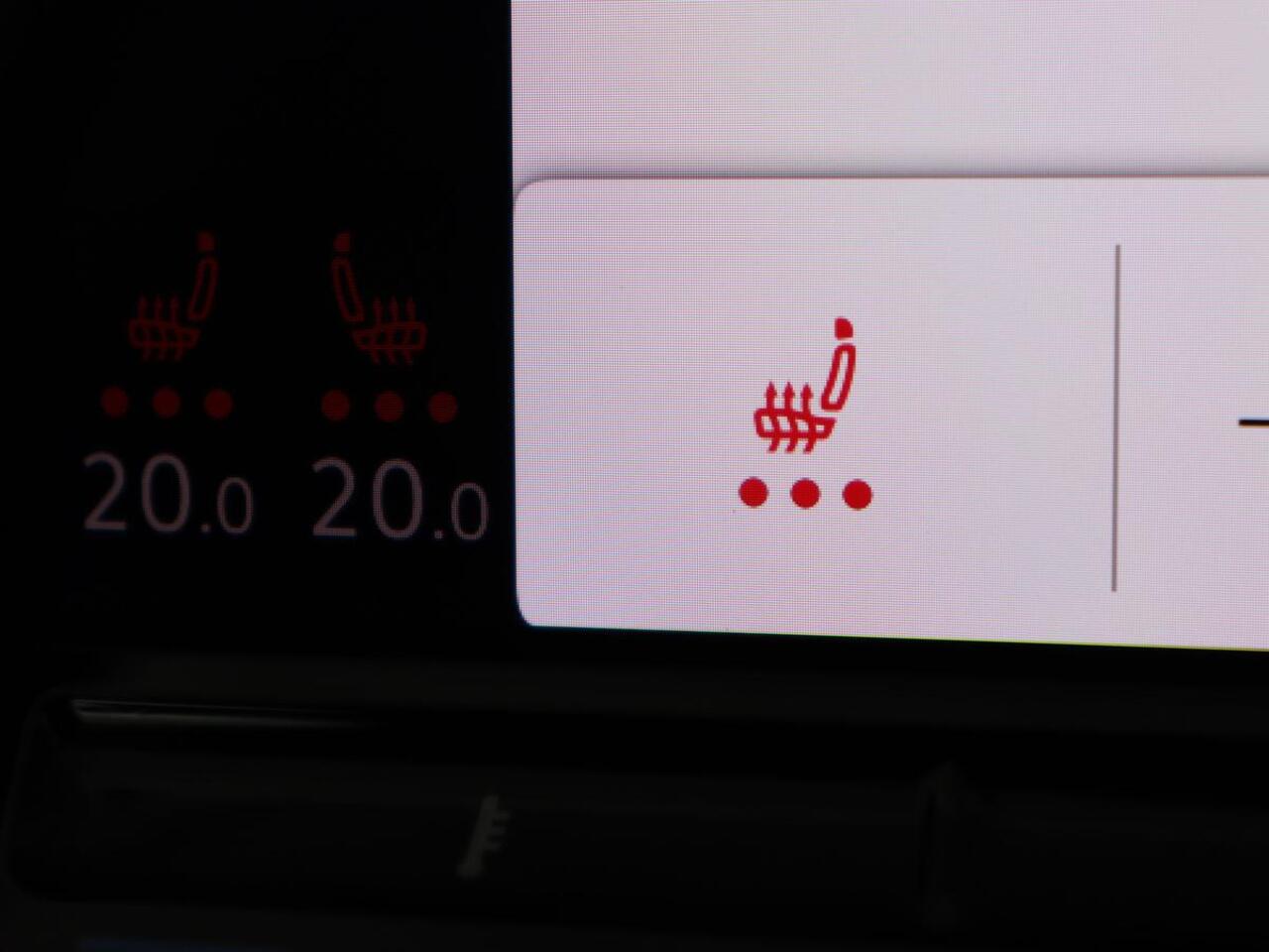 Volkswagen GOLF 1.5 eTSI Style | Stoelverwarming | Trekhaak | Camera | Stuurverwarming | Memory | Sfeerverlichting | Carplay | Navigatie | Adaptive cruise | Parkeerhulp | Climate control