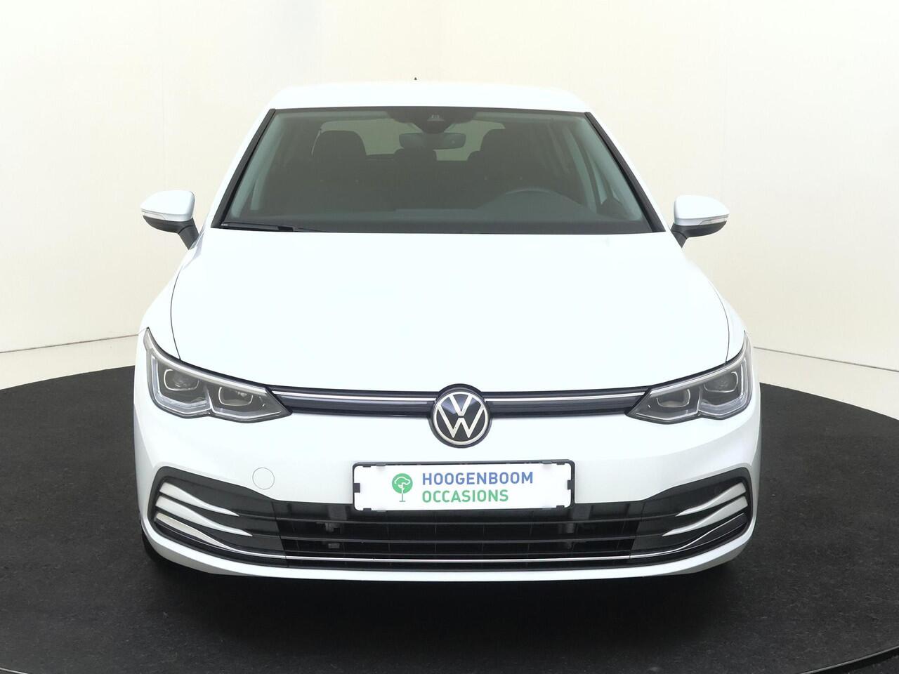 Volkswagen GOLF 1.4 eHybrid Style | SoH 98% | Adaptieve cruise control | Achteruitrijcamera | 3-zone airco | Dodehoek detectie | Stoel- en stuurwielverwarming | CarPlay |