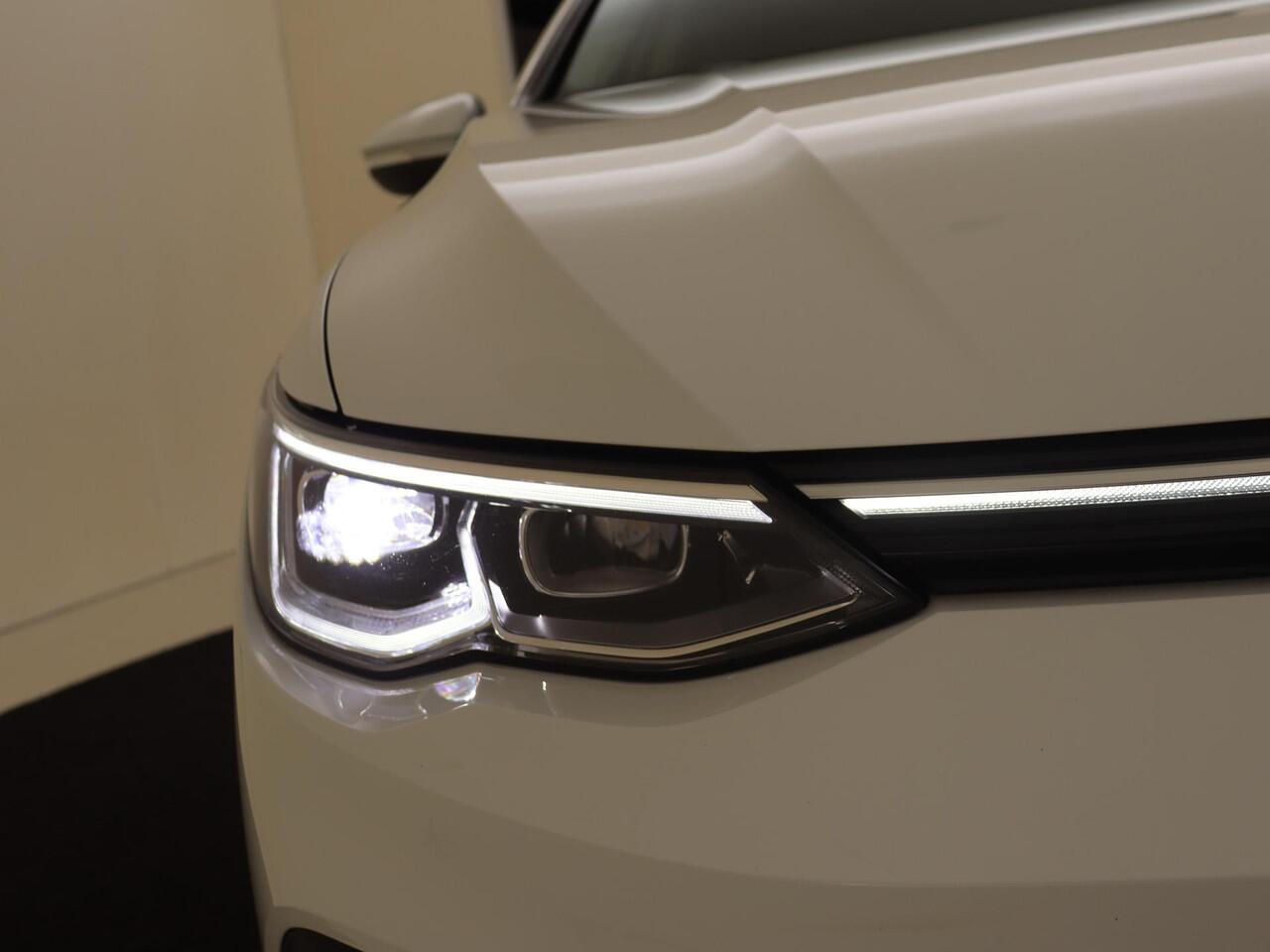 Volkswagen GOLF 1.4 eHybrid Style | SoH 98% | Adaptieve cruise control | Achteruitrijcamera | 3-zone airco | Dodehoek detectie | Stoel- en stuurwielverwarming | CarPlay |