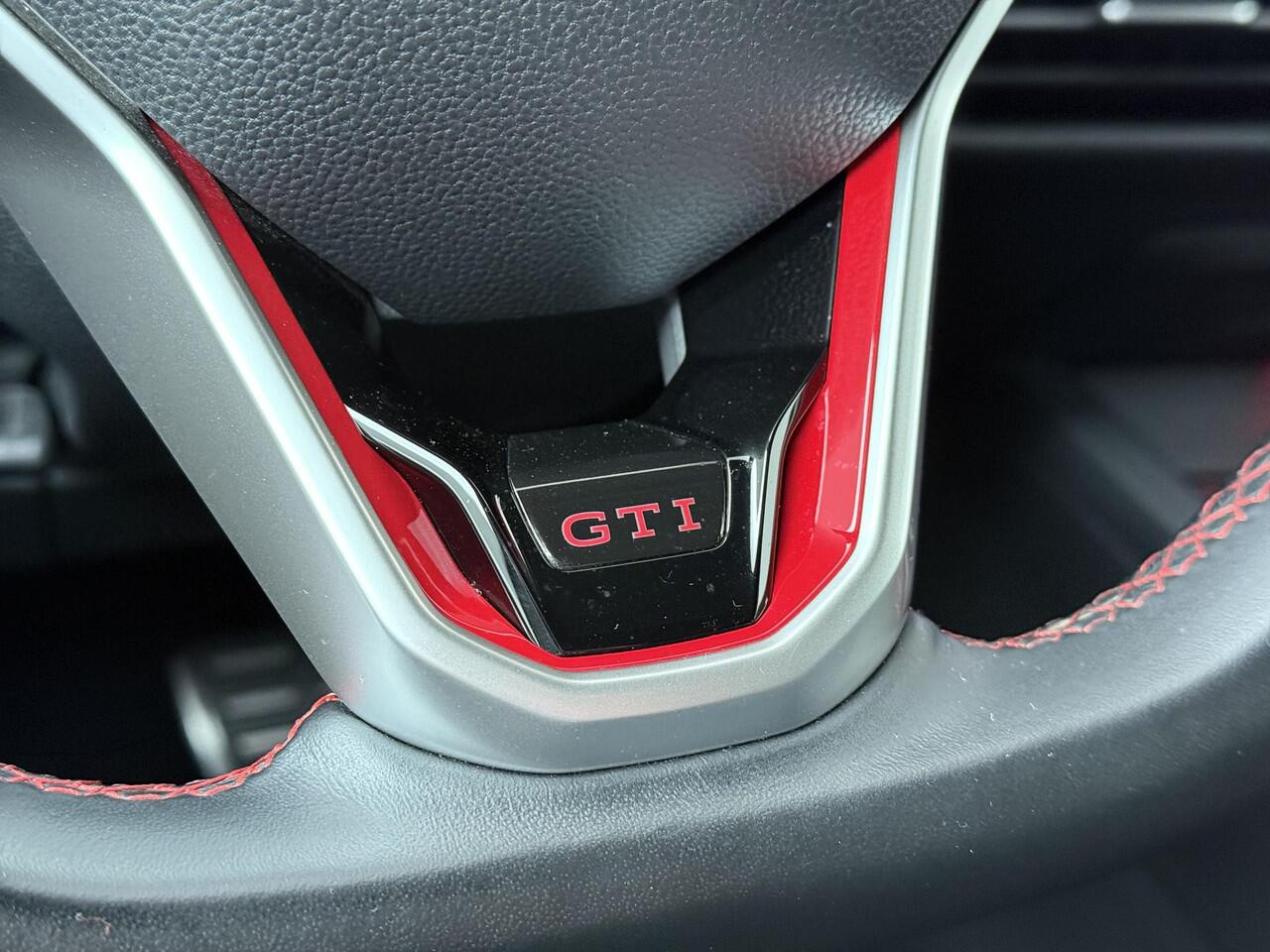 Volkswagen GOLF 2.0 TSI GTI Clubsport | 301 PK | Panoramadak | LED matrix IQ.Light koplampen | 19" LM velgen | Head-up display | Harman Kardon audio |