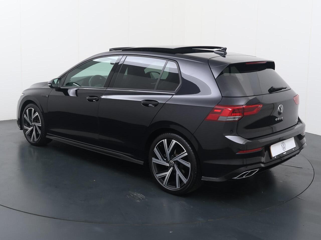 Volkswagen GOLF 1.5 eTSI R-Line Business | 150 PK | Automaat | Panoramadak | Stoelverwarming | Climate control |