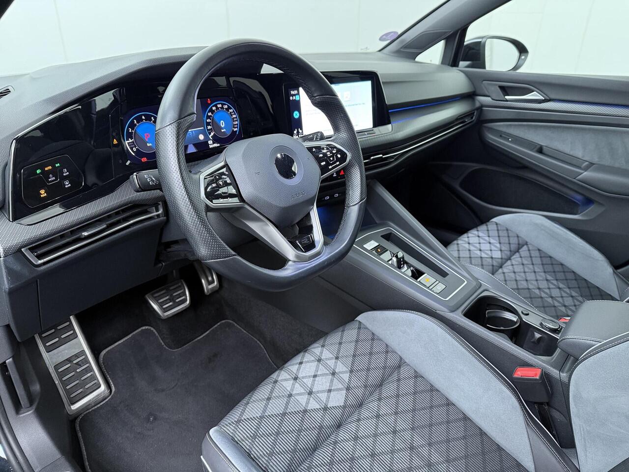 Volkswagen GOLF 1.5 eTSI R-Line Business | 150 PK | Automaat | Panoramadak | Stoelverwarming | Climate control |