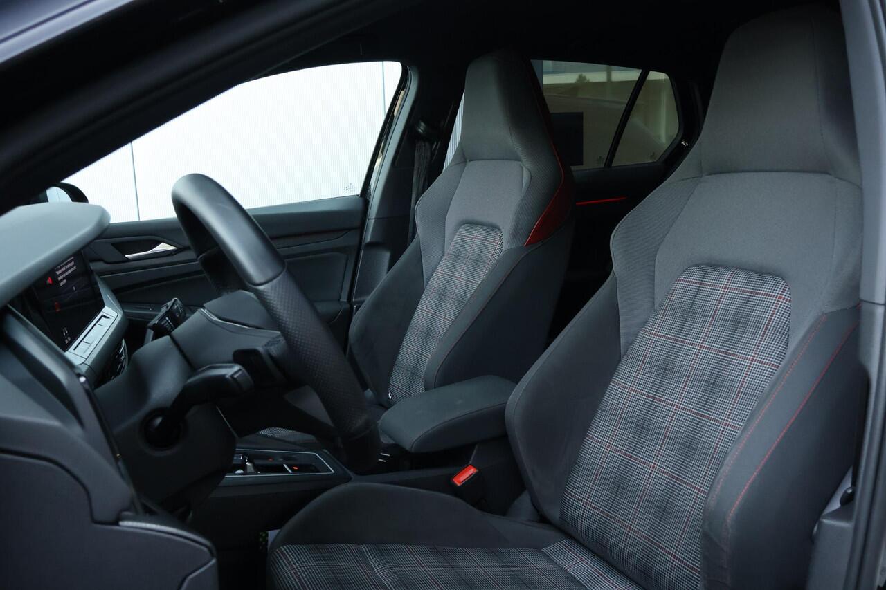Volkswagen GOLF 2.0 TSI GTI / Carplay / Camera / Stoelverw