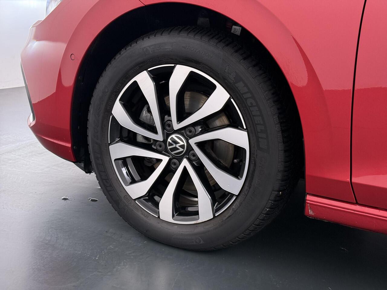 Volkswagen GOLF 1.0 eTSI Life VAN ¤25.900,- NU VOOR SLECHTS ¤22.877,- Uw LENTEVOORDEEL ¤3.023,- |DODE HOEK | PANORAMADAK | AMBIENT LIGHT | ADD. CRUISE | VIRTUAL DASH | NAVIGATIE | MATRIX LED | COMFORT PACK | RIJKLAARPRIJS incl. 12mnd BOVAG| STOELVERWARMING