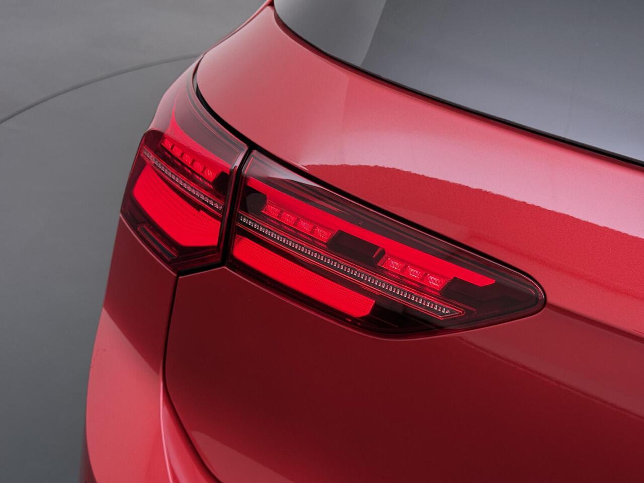 Volkswagen GOLF 1.0 eTSI Life VAN ¤25.900,- NU VOOR SLECHTS ¤22.877,- Uw LENTEVOORDEEL ¤3.023,- |DODE HOEK | PANORAMADAK | AMBIENT LIGHT | ADD. CRUISE | VIRTUAL DASH | NAVIGATIE | MATRIX LED | COMFORT PACK | RIJKLAARPRIJS incl. 12mnd BOVAG| STOELVERWARMING