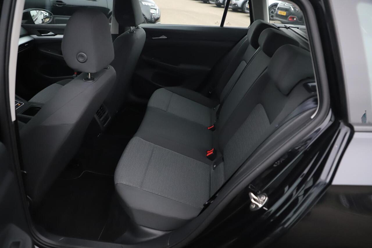 Volkswagen GOLF Variant 1.0 TSI Golf 110PK 18 inch LMV Virtual Cockpit Navigatie Carplay Android Clima Adaptive Cruise Parkeersensor R-line look velgen