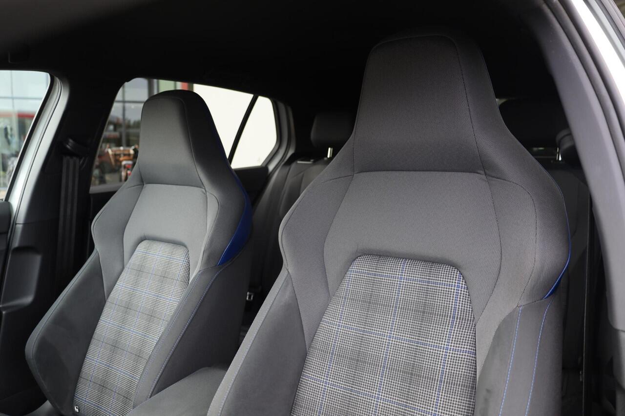 Volkswagen GOLF 1.4 eHybrid GTE 245PK / 180kW LED Matrix IQ.Lights, achteruitrijcamera, 3-zone climatronic, draadloos telefoon laden, voorstoelen + stuurwiel verwarmbaar, Apple Carplay & Android Auto, instelbare rijprofielen (Driving Profiles), full map navigatie, adapti