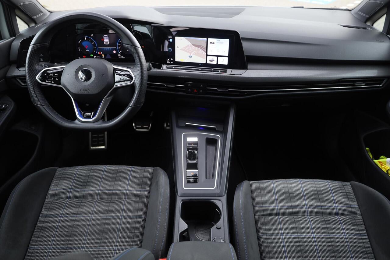 Volkswagen GOLF 1.4 eHybrid GTE 245PK / 180kW LED Matrix IQ.Lights, achteruitrijcamera, 3-zone climatronic, draadloos telefoon laden, voorstoelen + stuurwiel verwarmbaar, Apple Carplay & Android Auto, instelbare rijprofielen (Driving Profiles), full map navigatie, adapti