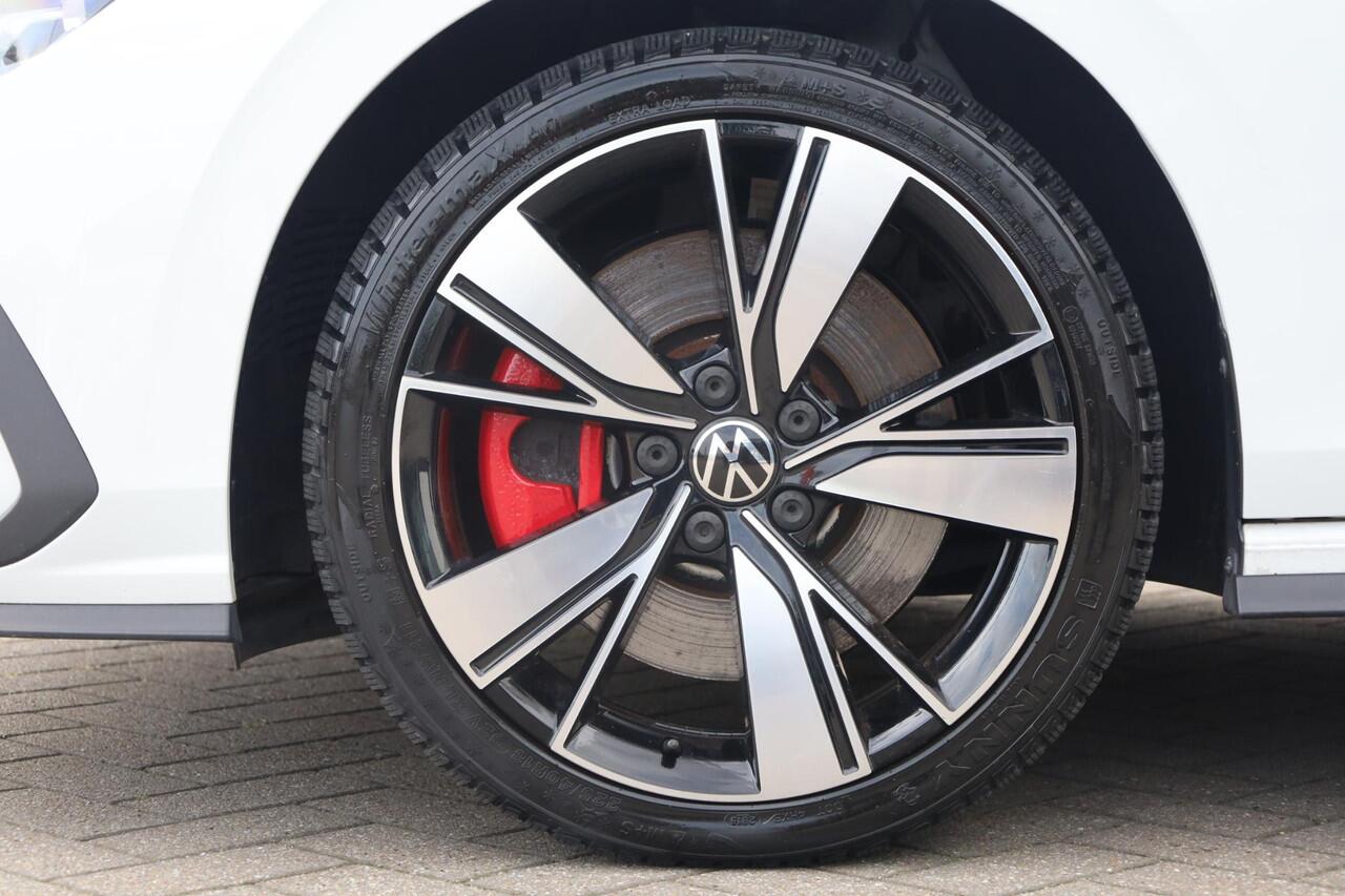 Volkswagen GOLF 1.4 eHybrid GTE 245PK / 180kW LED Matrix IQ.Lights, achteruitrijcamera, 3-zone climatronic, draadloos telefoon laden, voorstoelen + stuurwiel verwarmbaar, Apple Carplay & Android Auto, instelbare rijprofielen (Driving Profiles), full map navigatie, adapti