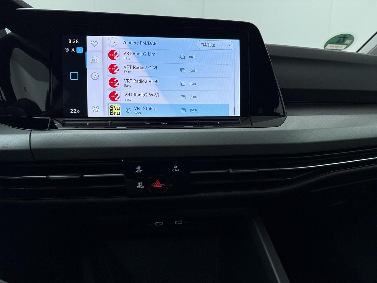 Volkswagen GOLF 1.0 TSI Life | 110 PK | Trekhaak | Adaptive cruise control | Apple Carplay/Android Auto |