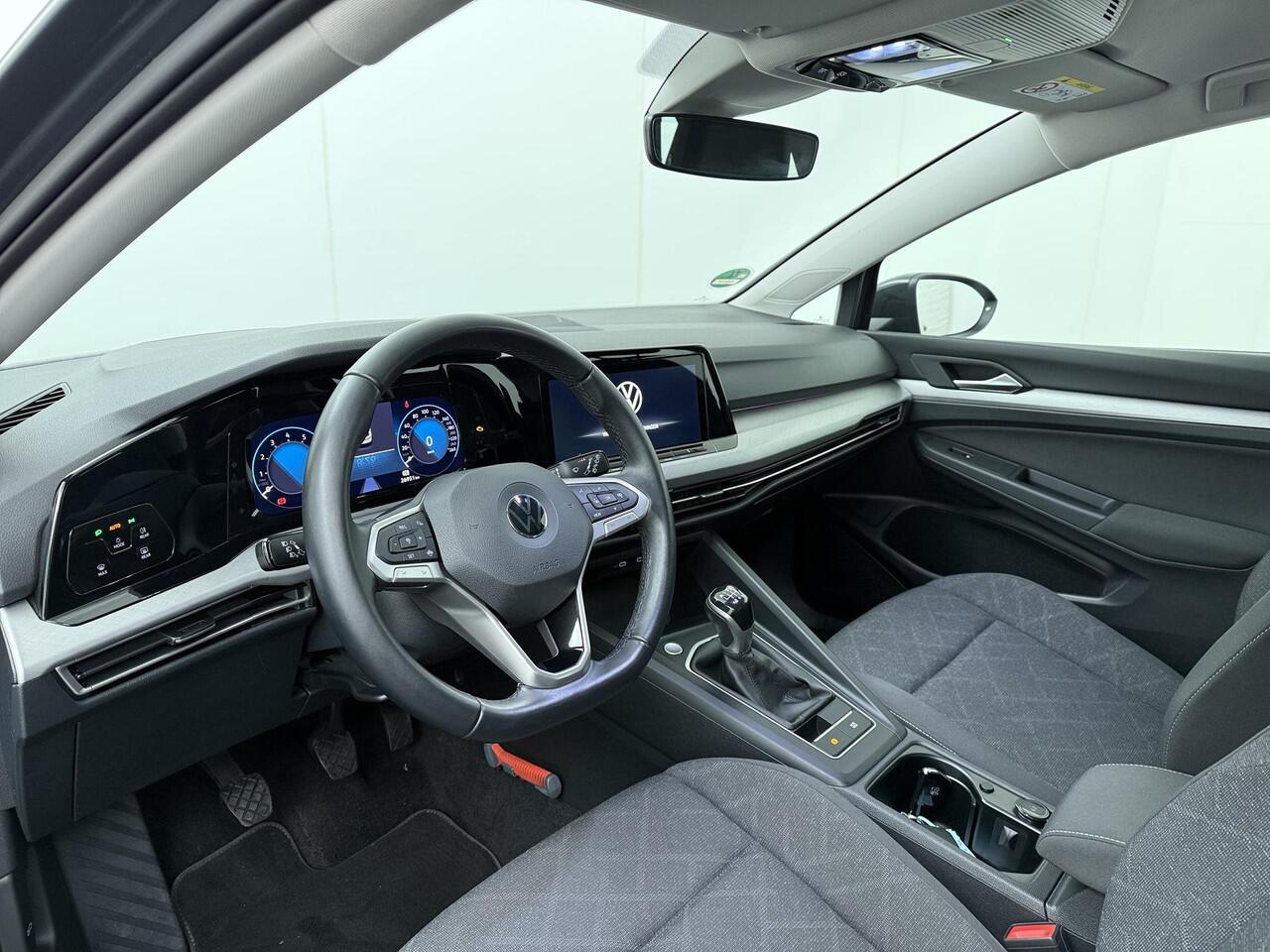 Volkswagen GOLF 1.0 TSI Life | 110 PK | Trekhaak | Adaptive cruise control | Apple Carplay/Android Auto |