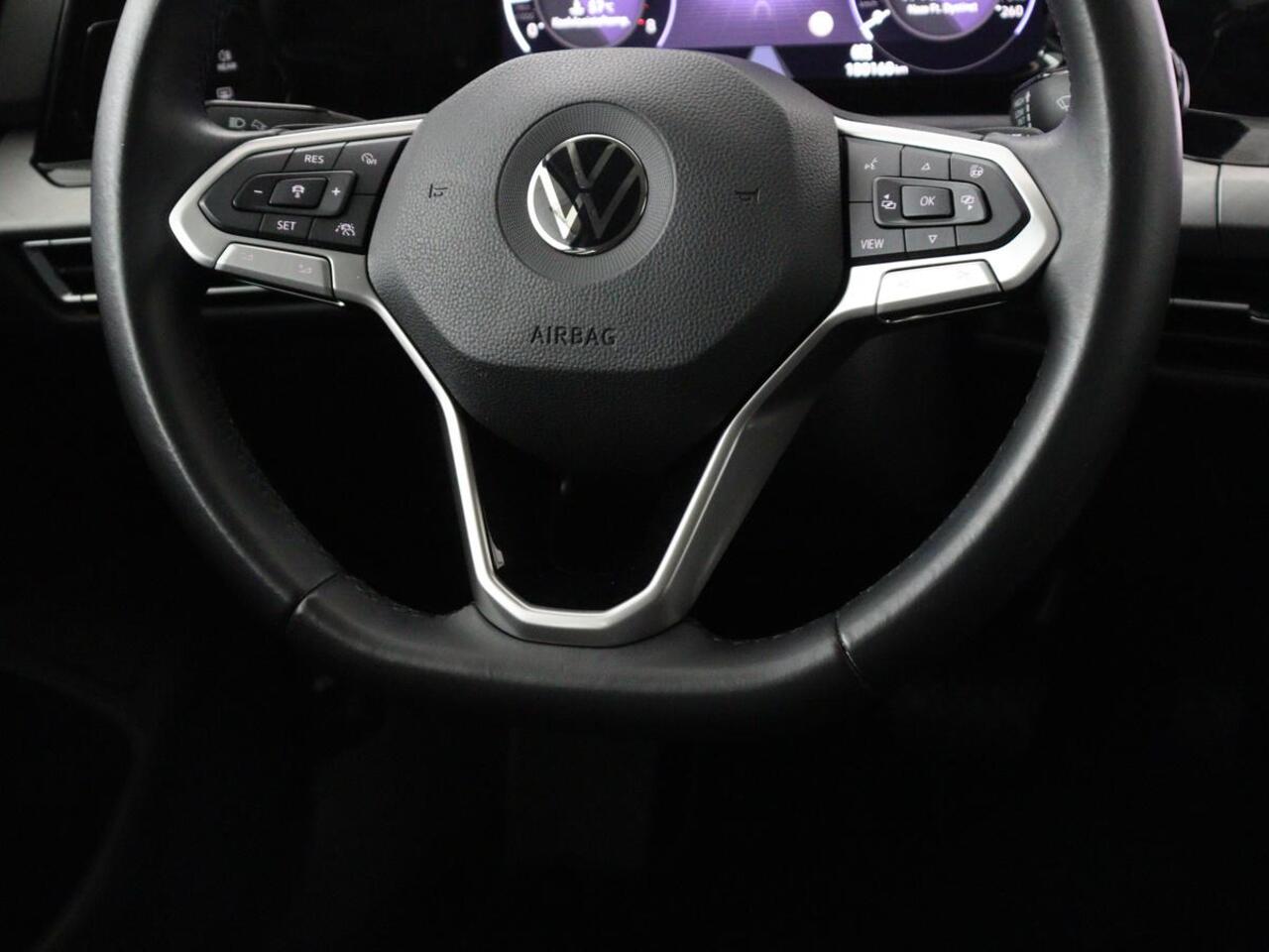 Volkswagen GOLF 1.0 eTSI Life | Stoelverwarming | Camera | Massage | Carplay | Memory | Navigatie | Full LED | Sfeerverlichting | Adaptive cruise