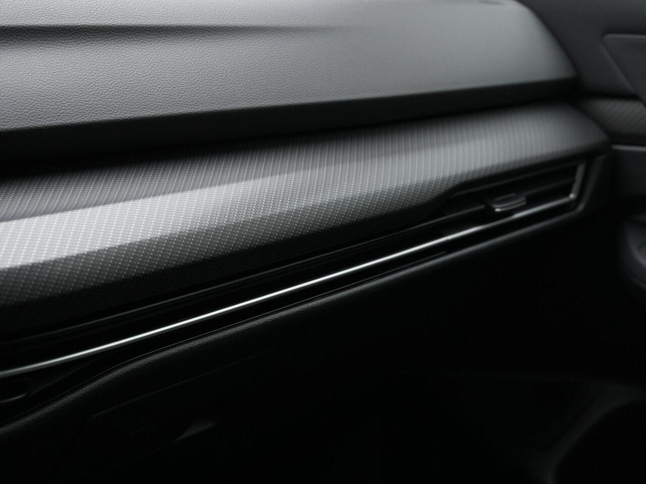 Volkswagen GOLF 1.5 eTSI 150 pk DSG R-Line Business | Trekhaak | Stuur-/stoelverwarming | Achteruitrijcamera | Adaptive Cruise