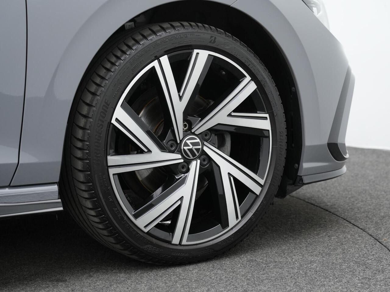 Volkswagen GOLF 1.5 eTSI 150 pk DSG R-Line Business | Trekhaak | Stuur-/stoelverwarming | Achteruitrijcamera | Adaptive Cruise