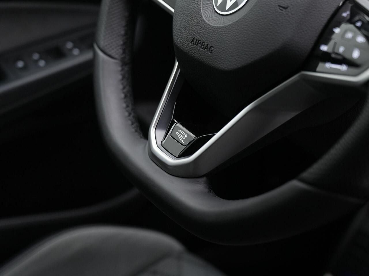 Volkswagen GOLF 1.5 eTSI 150 pk DSG R-Line Business | Trekhaak | Stuur-/stoelverwarming | Achteruitrijcamera | Adaptive Cruise