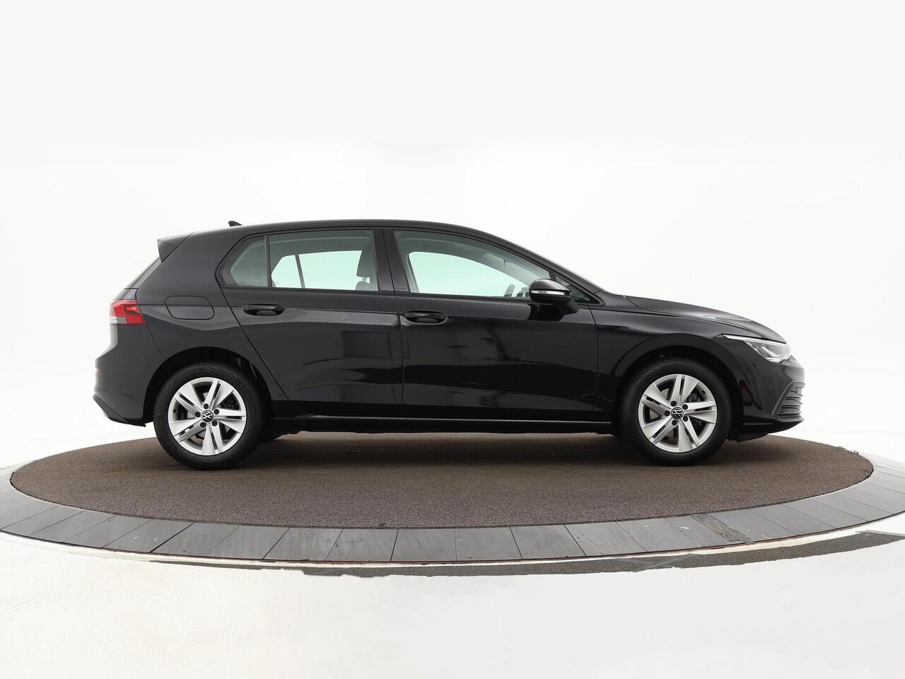 Volkswagen GOLF 1.0 TSI 110pk Life · Apple/Android Car Play · P-Sensoren · Draadloos Opladen · DAB · 16'' Inch ·