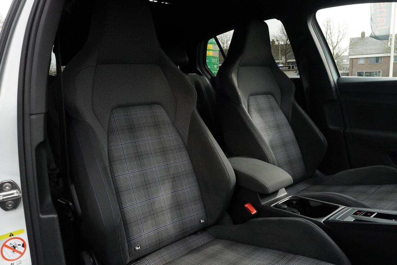 Volkswagen GOLF 1.4 eHybrid GTE | BLACKLINE | CARPLAY | NAVI | STOELVERW | 18 INCH