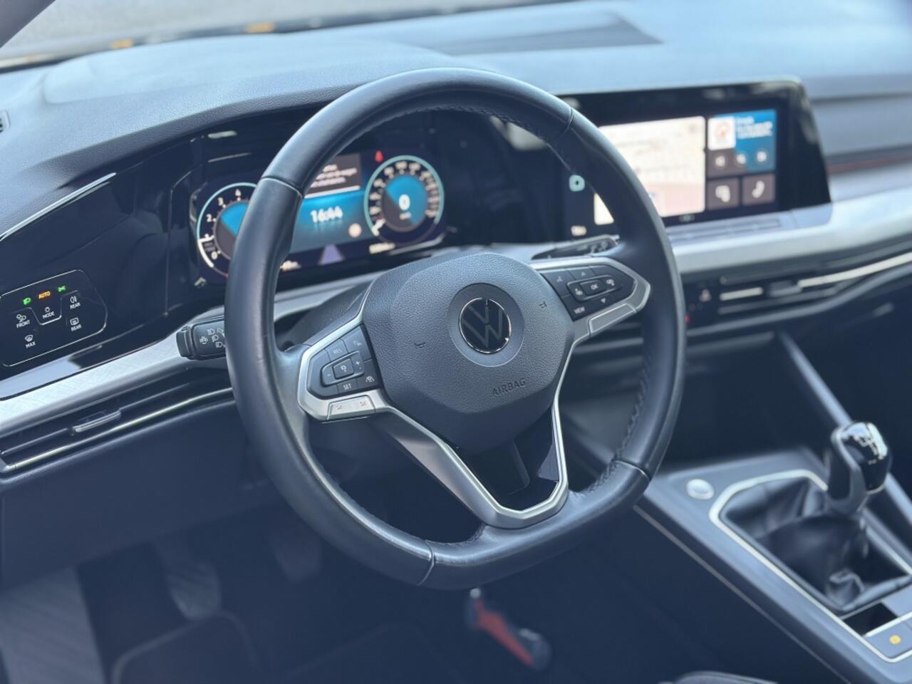 Volkswagen GOLF 1.5 TSI Life Business