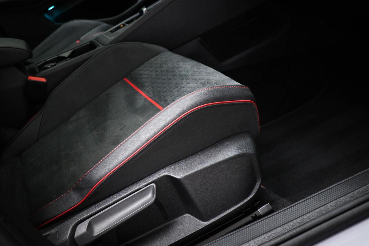 Volkswagen GOLF 2.0 TSI GTI Clubsport | PANORAMADAK | IQ LIGHT | HEAD UP | 19" | PERFORMANCE / EXECUTIVE- PACK