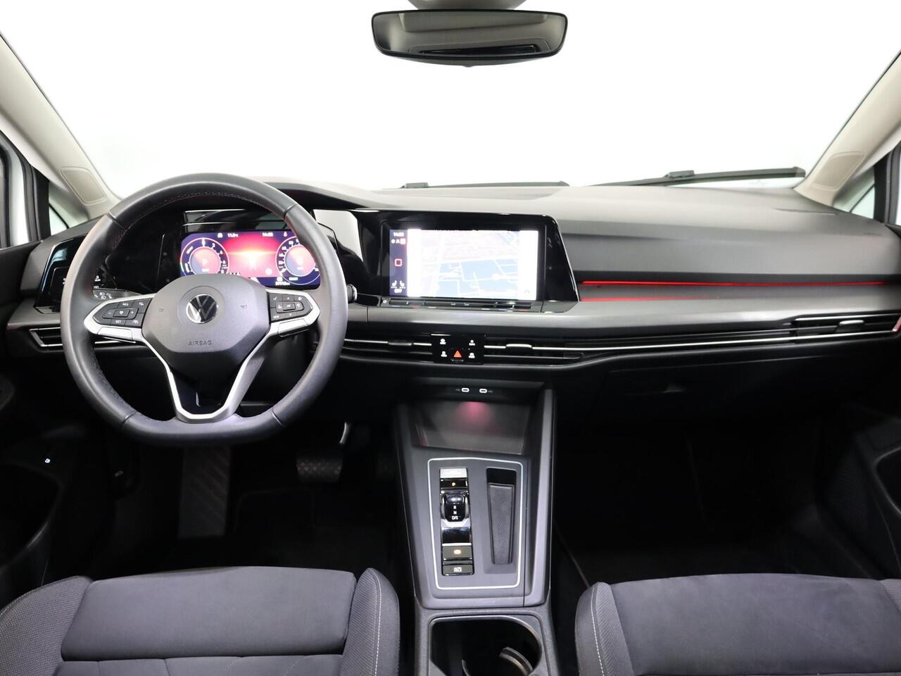 Volkswagen GOLF 1.4 eHybrid Style | Navigatie | Parkeersensoren | Adaptieve cruise control | Stoelverwarming | Stoelmassage |