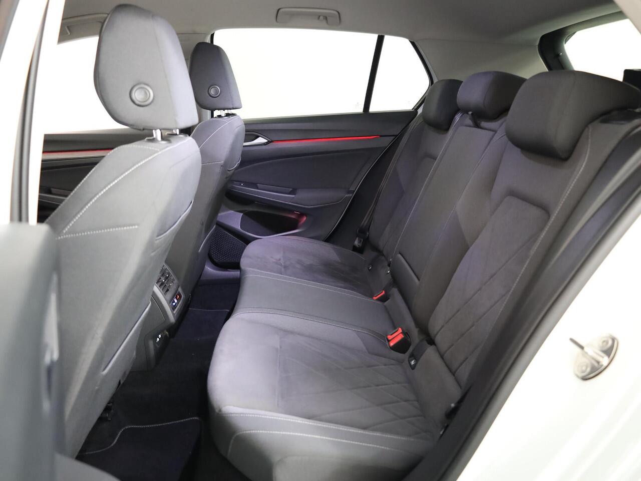 Volkswagen GOLF 1.4 eHybrid Style | Navigatie | Parkeersensoren | Adaptieve cruise control | Stoelverwarming | Stoelmassage |