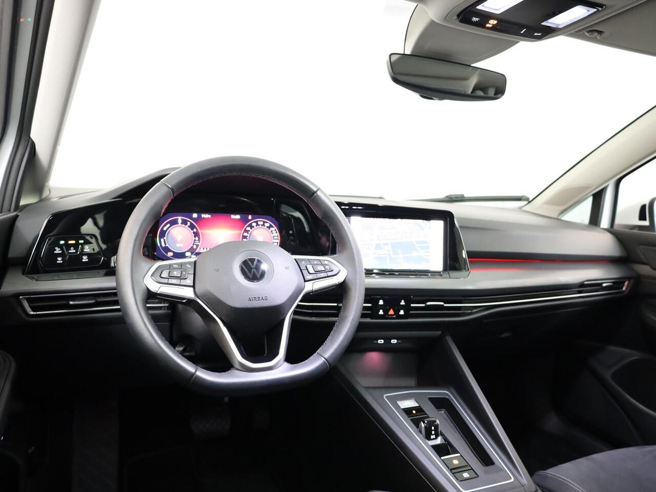 Volkswagen GOLF 1.4 eHybrid Style | Navigatie | Parkeersensoren | Adaptieve cruise control | Stoelverwarming | Stoelmassage |
