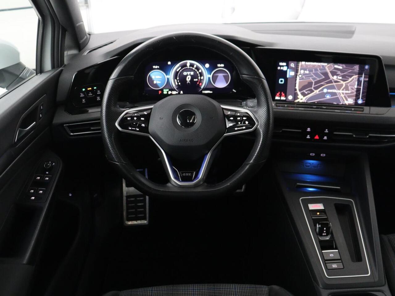 Volkswagen GOLF 1.4 eHybrid GTE | SOH 93% | Panoramadak | Stoelverwarming | Adaptive cruise | Carplay | Sfeerverlichting | Keyless | 18'' | Navigatie | Sportstoelen | Parkeerhulp | PHEV | Plug In