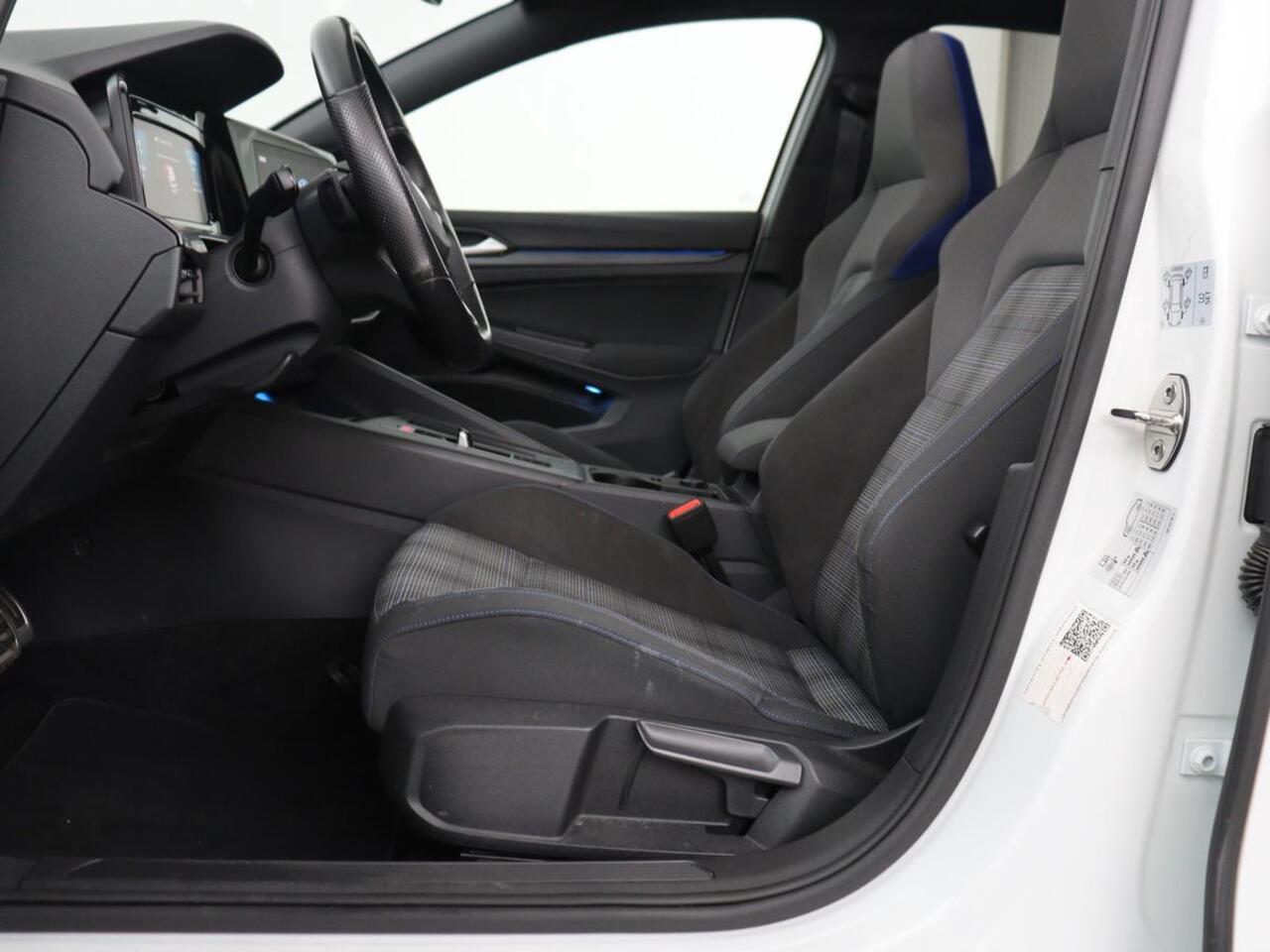 Volkswagen GOLF 1.4 eHybrid GTE | SOH 93% | Panoramadak | Stoelverwarming | Adaptive cruise | Carplay | Sfeerverlichting | Keyless | 18'' | Navigatie | Sportstoelen | Parkeerhulp | PHEV | Plug In