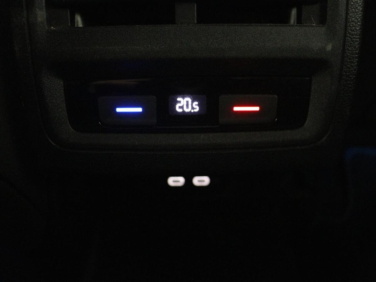 Volkswagen GOLF 1.4 eHybrid GTE | SOH 93% | Panoramadak | Stoelverwarming | Adaptive cruise | Carplay | Sfeerverlichting | Keyless | 18'' | Navigatie | Sportstoelen | Parkeerhulp | PHEV | Plug In