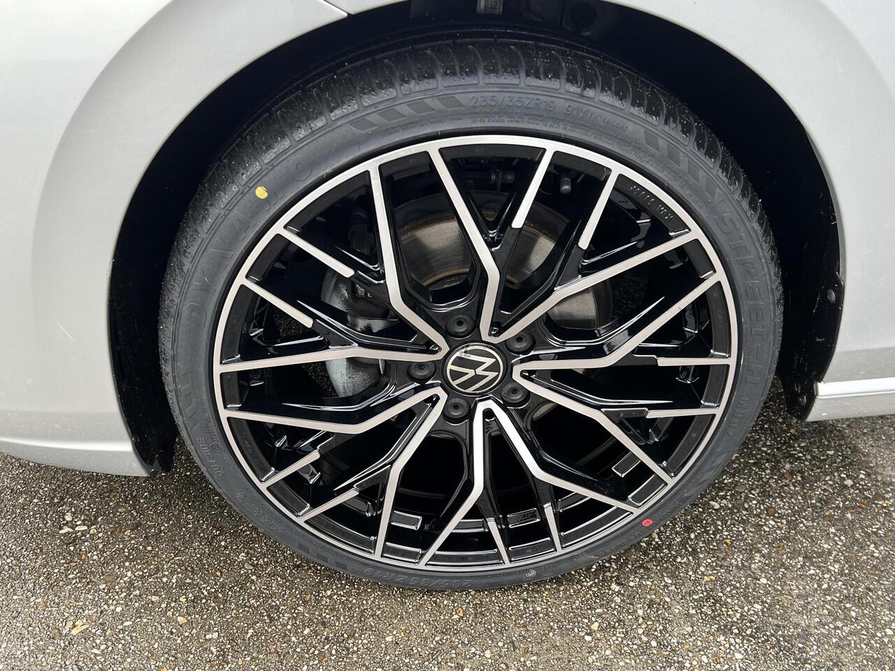 Volkswagen GOLF 1.5 TSI Style GT Stoelverwarming / LED / PDC / 19 inch / Memory stoel