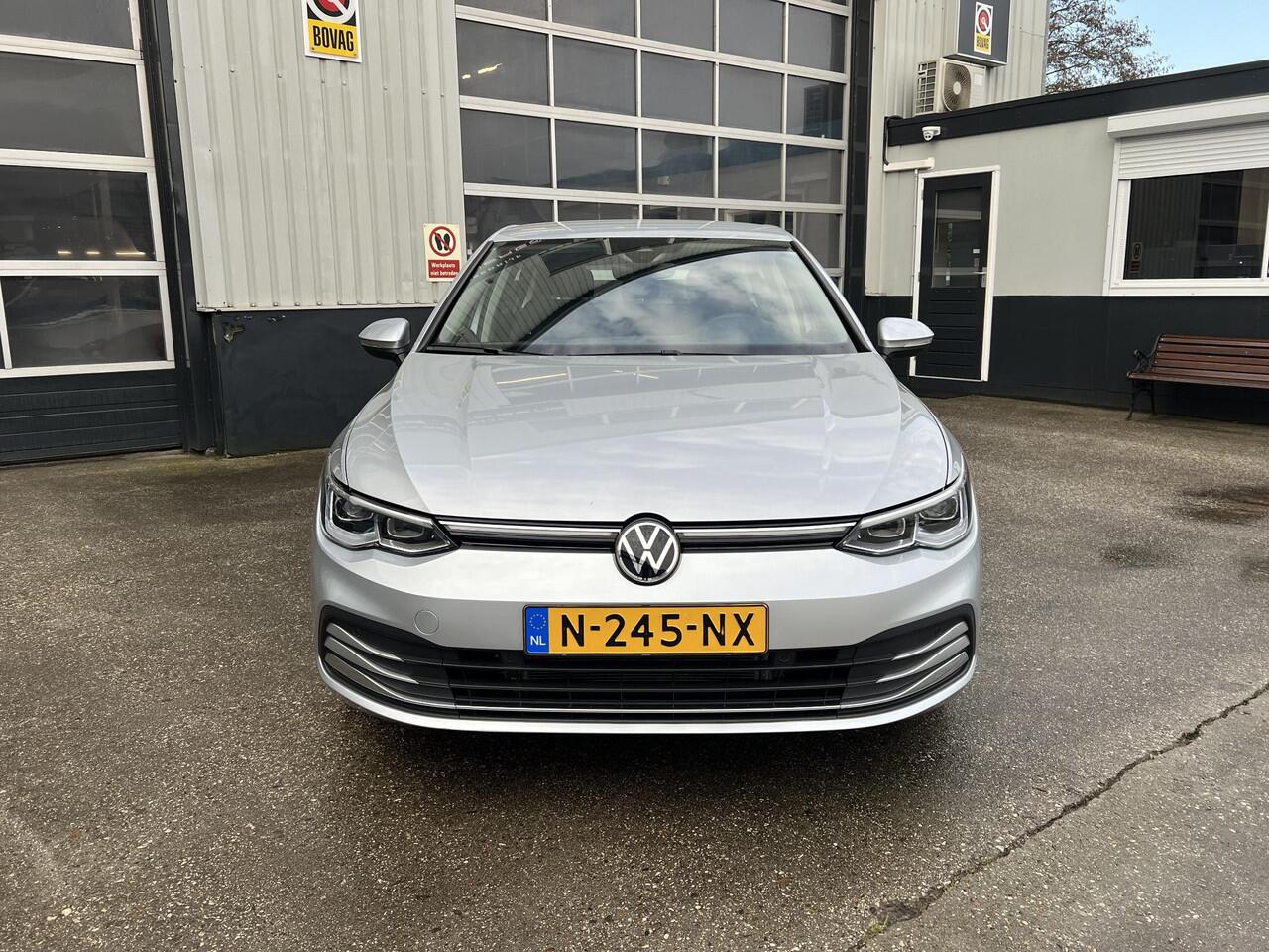 Volkswagen GOLF 1.5 TSI Style GT Stoelverwarming / LED / PDC / 19 inch / Memory stoel