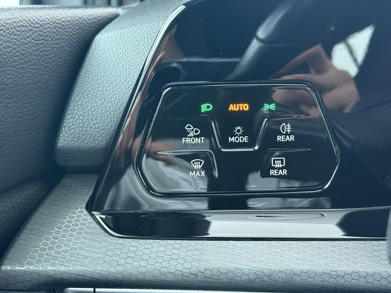 Volkswagen GOLF 1.4 eHybrid GTE | 245 PK | SoH 97% | Climate control | 18" LM velgen | Keyless | Apple Carplay/Android Auto |