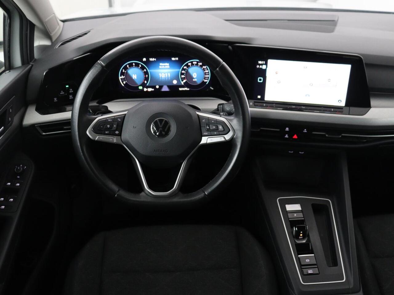 Volkswagen GOLF 1.0 eTSI Life | Carplay | Sfeerverlichting | Adaptive cruise | Navigatie | Parkeerhulp | Full LED | Climate control | Bluetooth