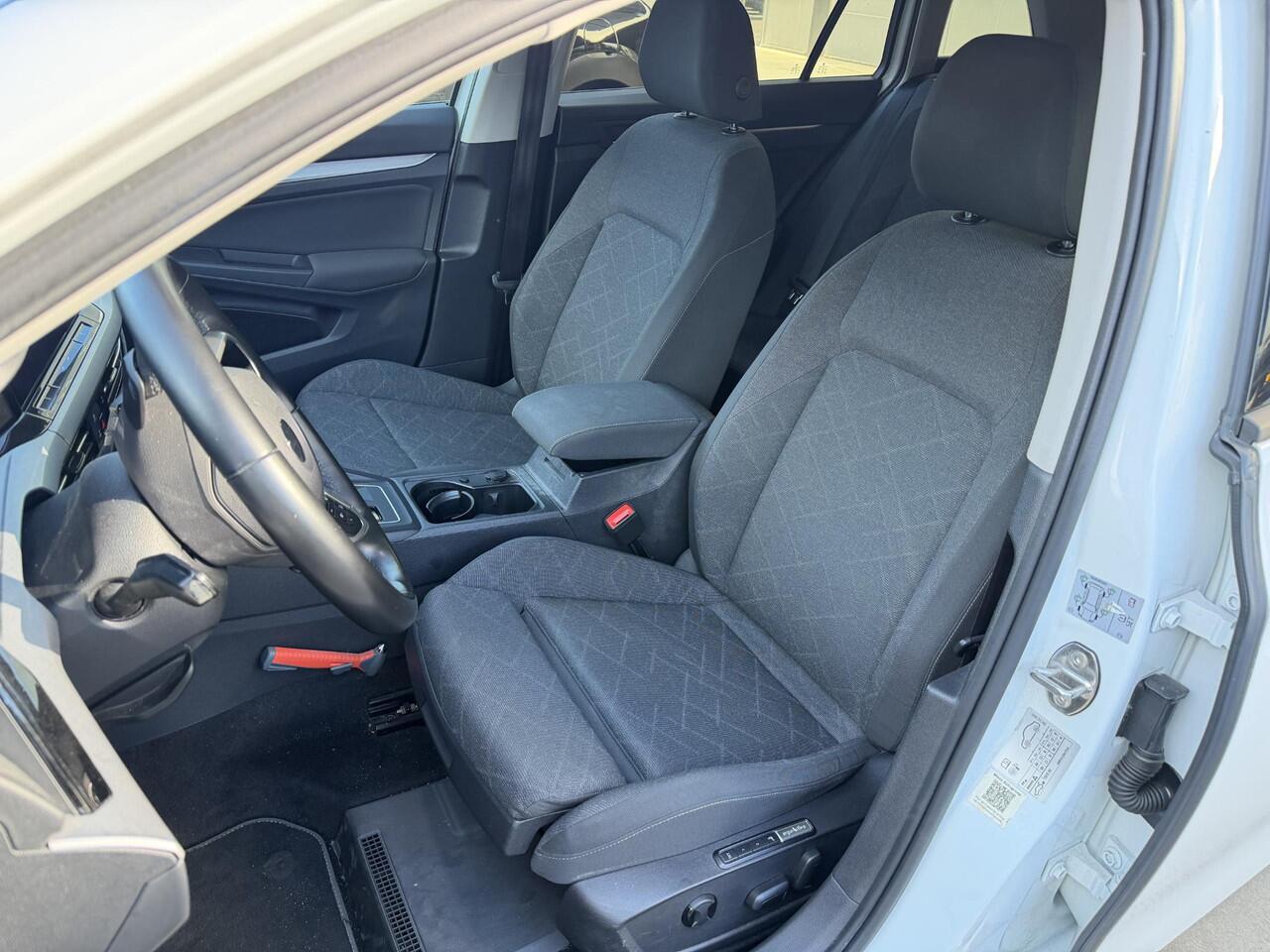 Volkswagen GOLF Variant 1.0 eTSI Life Memory seat, LED, Carplay