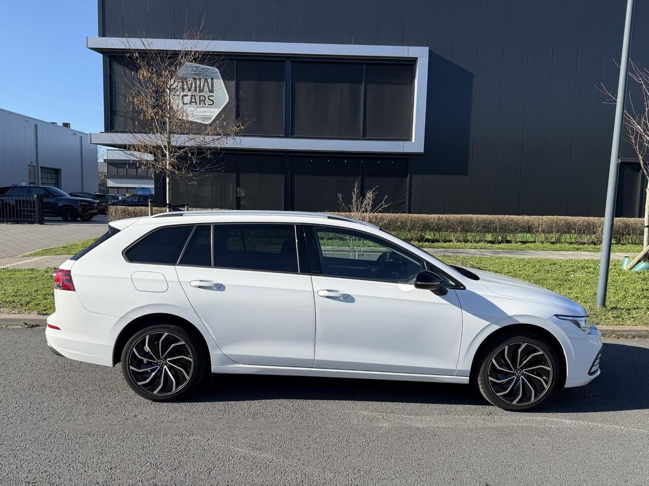 Volkswagen GOLF Variant 1.0 eTSI Life Memory seat, LED, Carplay