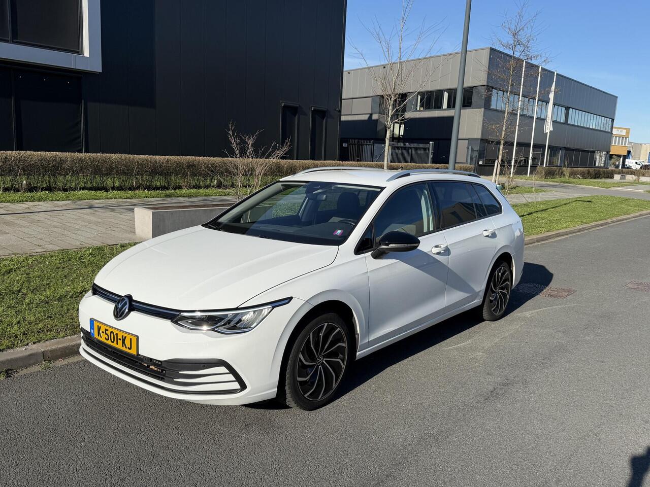 Volkswagen GOLF Variant 1.0 eTSI Life Memory seat, LED, Carplay