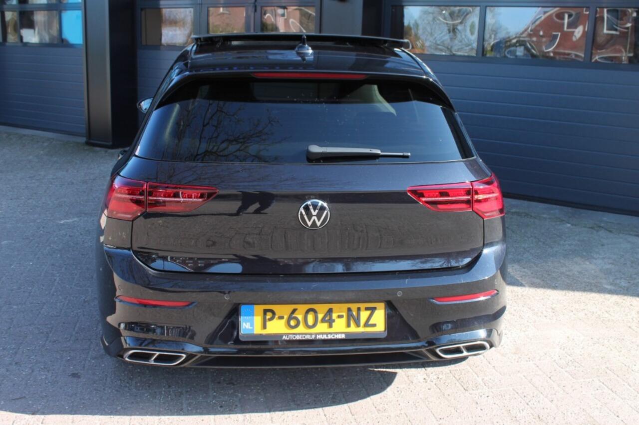 Volkswagen GOLF 1.5 ETSI R-LINE BNS Automaat / Panorama dak / Camera
