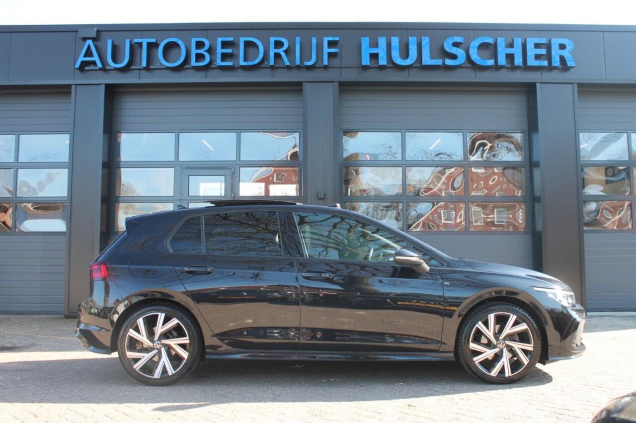 Volkswagen GOLF 1.5 ETSI R-LINE BNS Automaat / Panorama dak / Camera