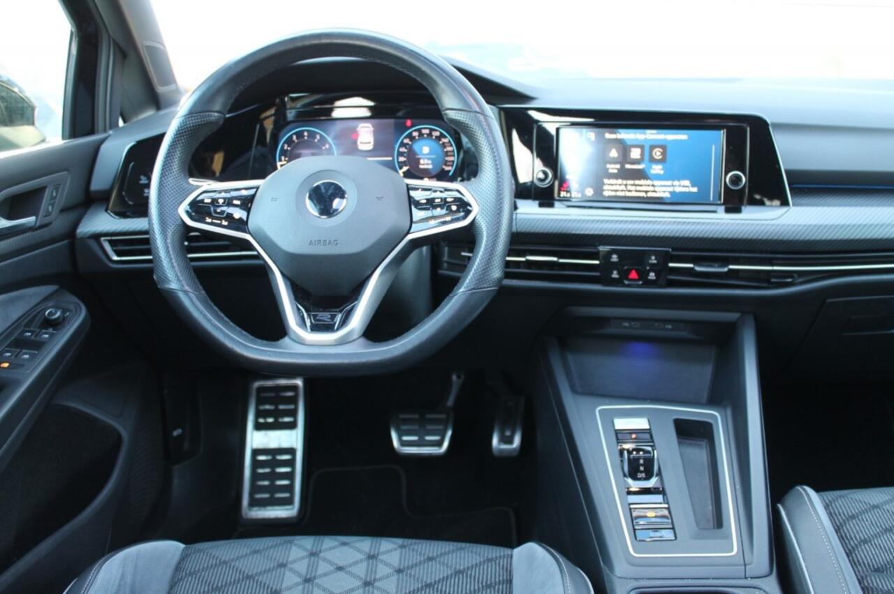 Volkswagen GOLF 1.5 ETSI R-LINE BNS Automaat / Panorama dak / Camera