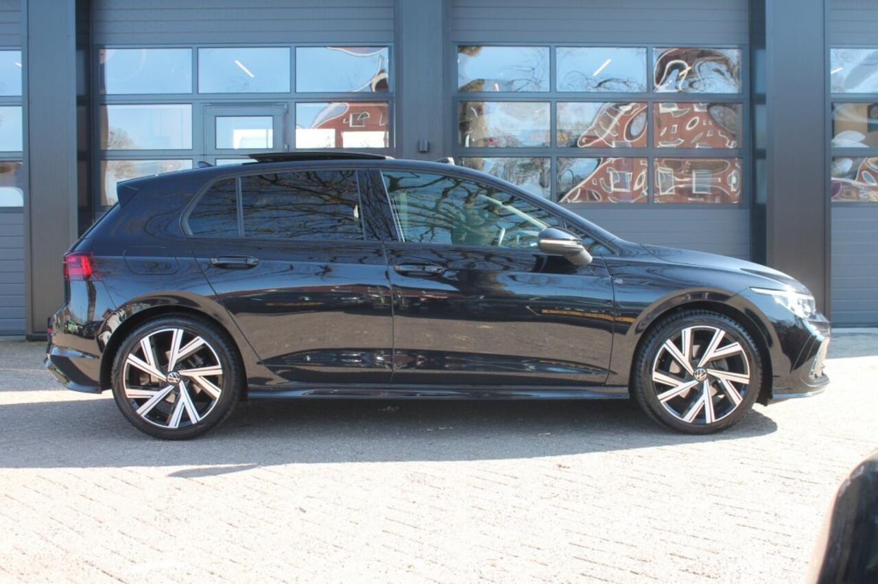 Volkswagen GOLF 1.5 ETSI R-LINE BNS Automaat / Panorama dak / Camera