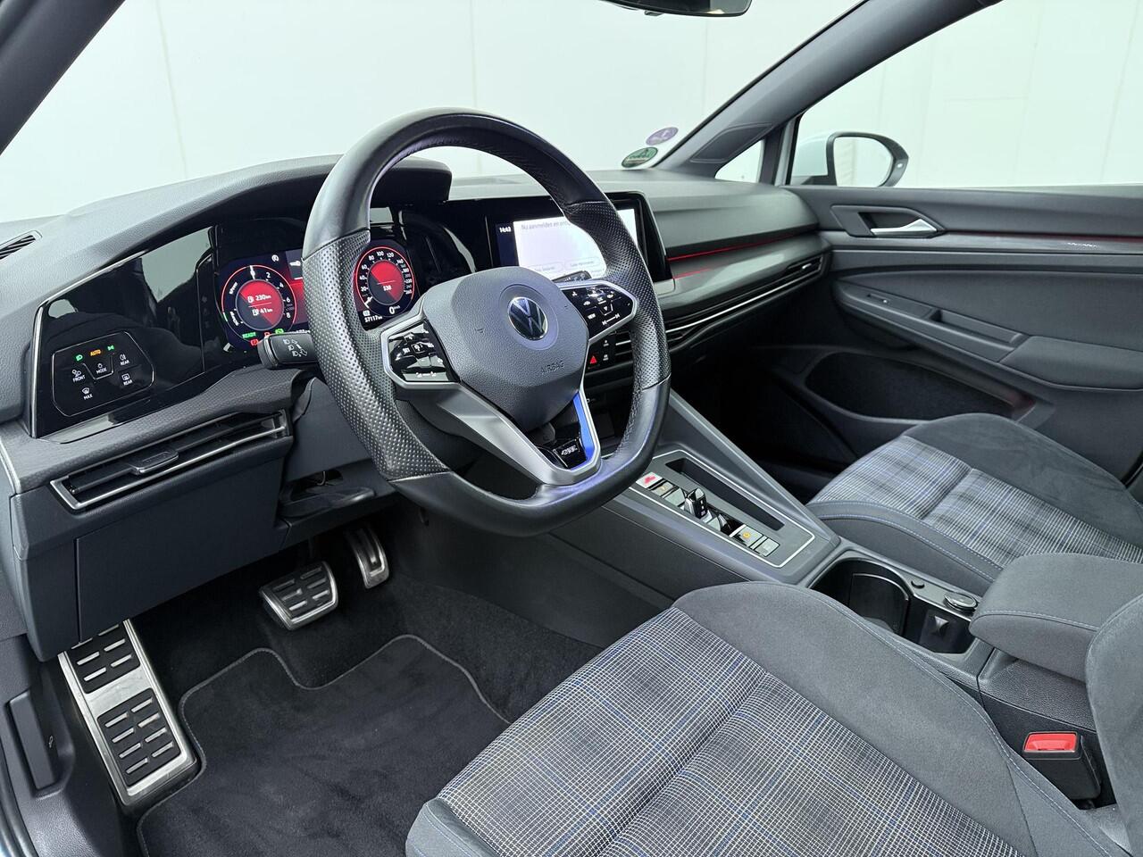 Volkswagen GOLF 1.4 eHybrid GTE | 245 PK | SoH 89% | Climate control | Adaptive cruise control | 18" LM velgen |