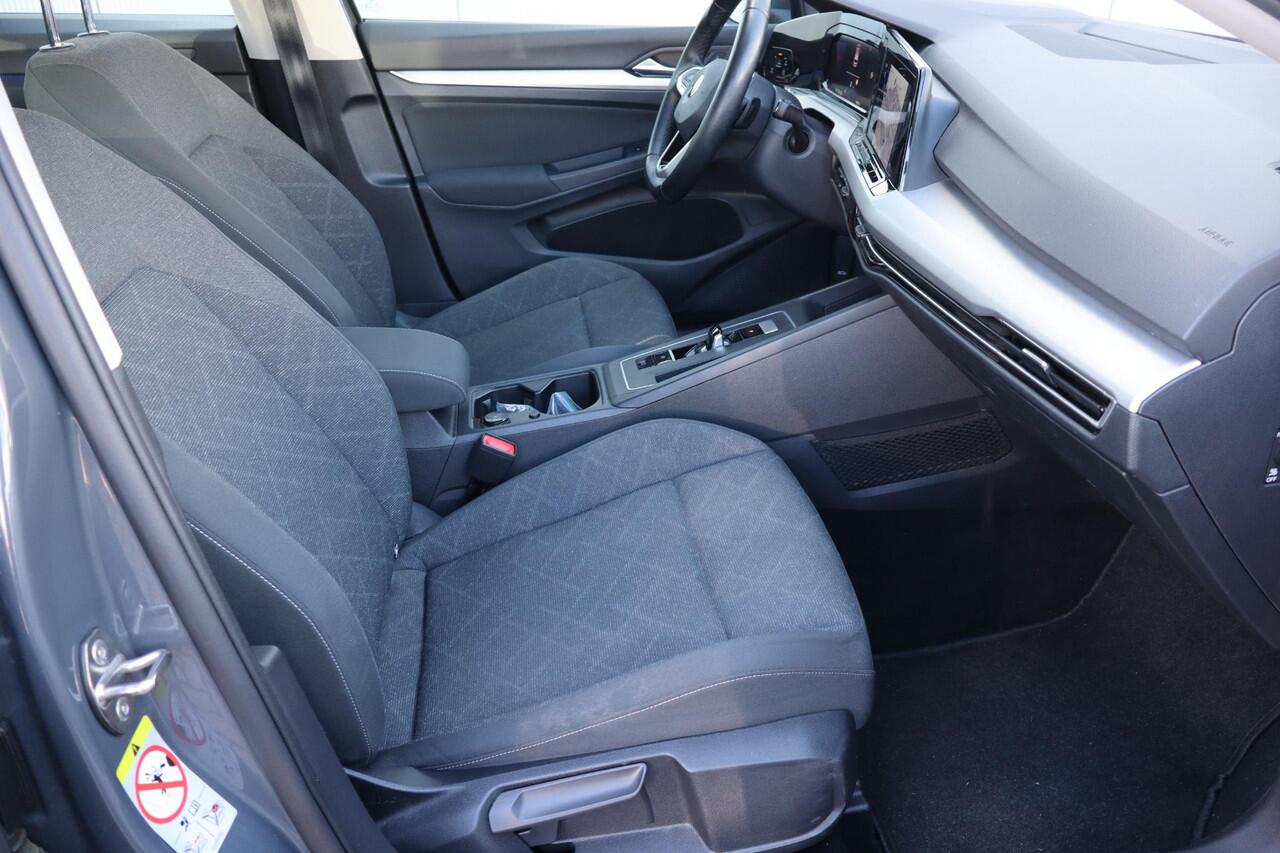 Volkswagen GOLF Variant 1.0 eTSI Life N.A.P. Navigatie, Automaat, Camera, Apple Carplay, Elektrische ramen