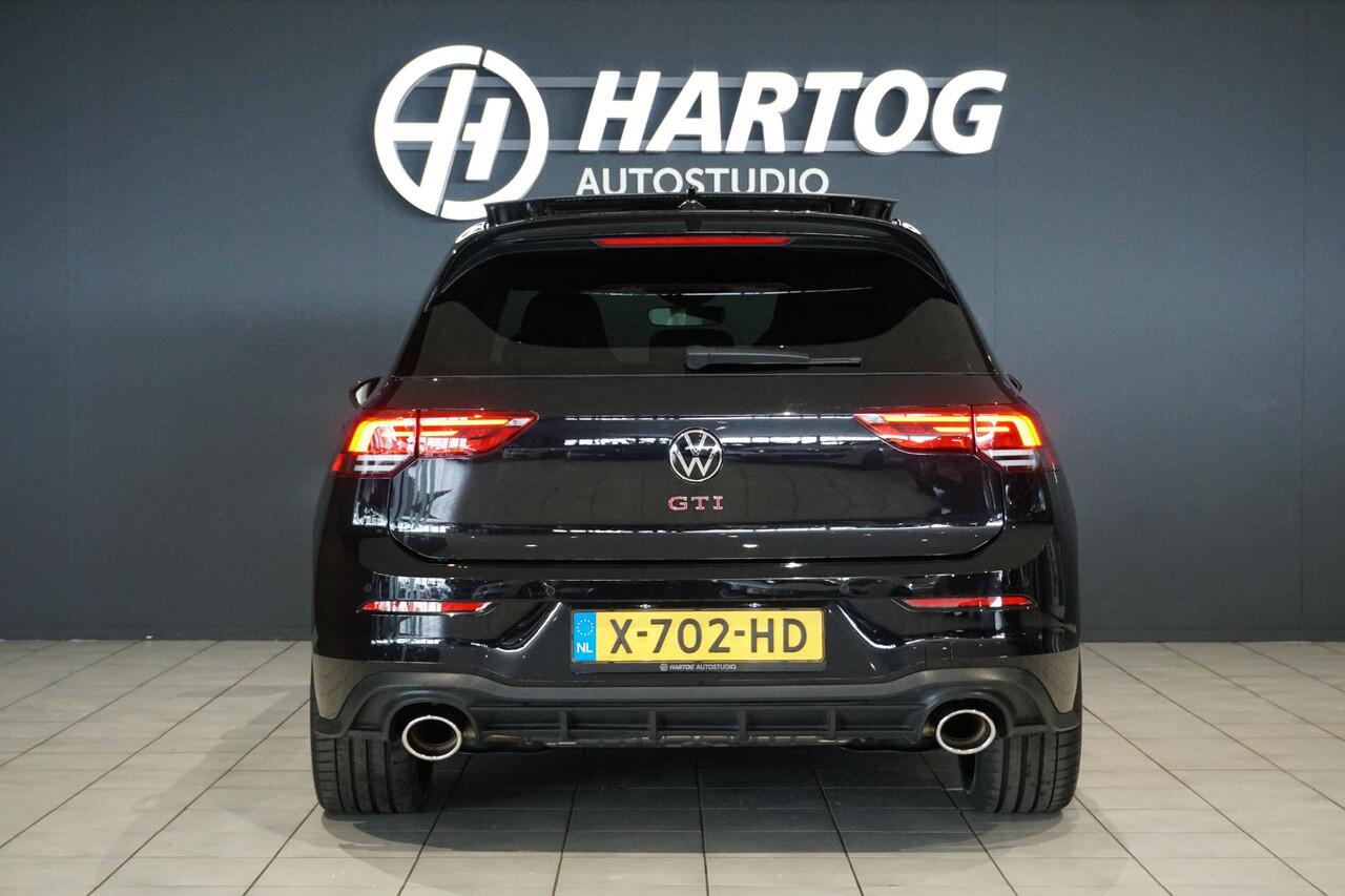Volkswagen GOLF 2.0 TSI GTI Clubsport 300PK + PANORAMADAK / STUURVERWARMING / 19"