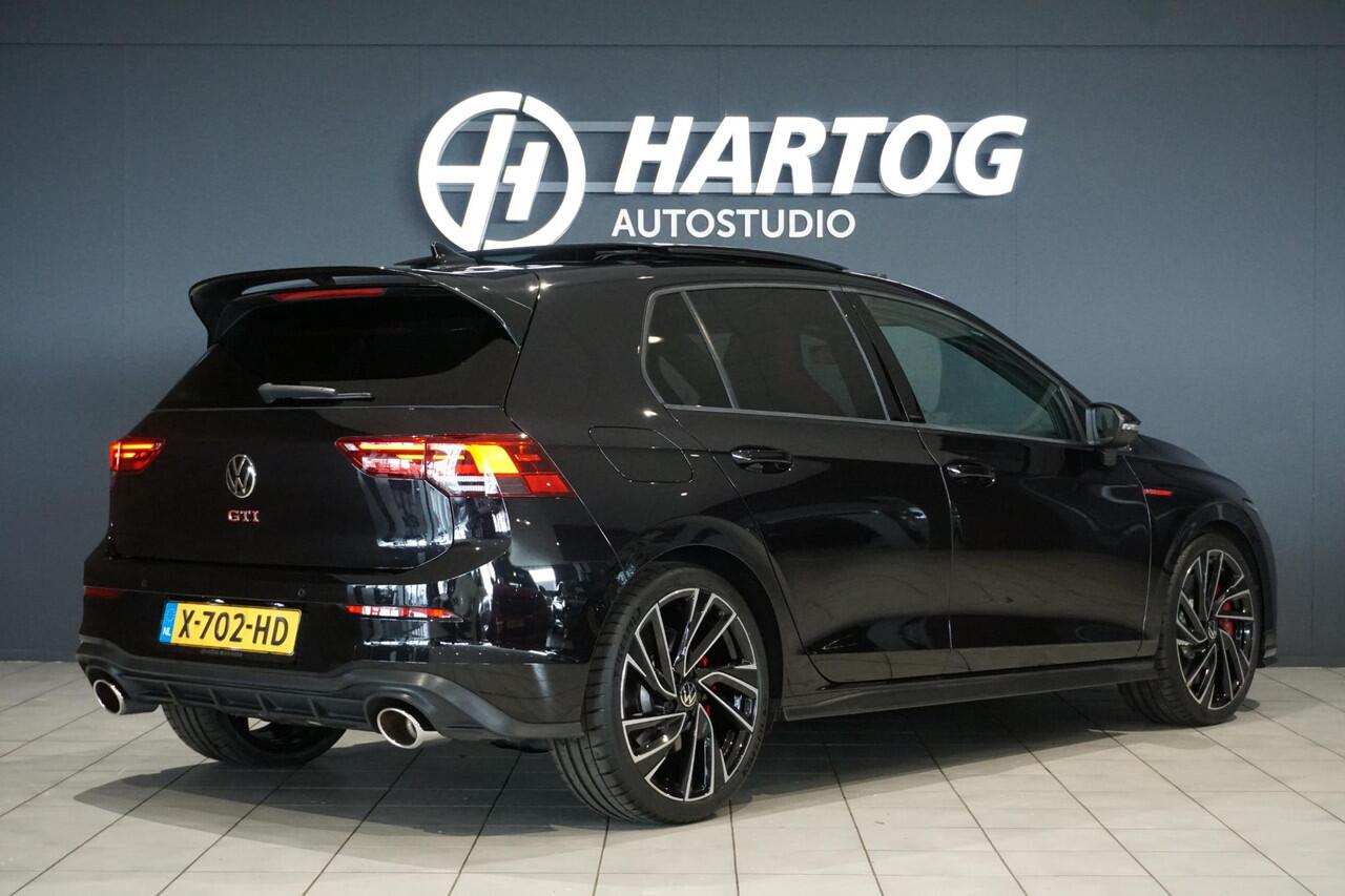 Volkswagen GOLF 2.0 TSI GTI Clubsport 300PK + PANORAMADAK / STUURVERWARMING / 19"