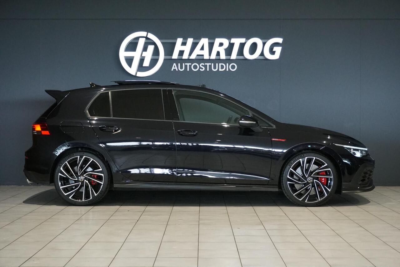 Volkswagen GOLF 2.0 TSI GTI Clubsport 300PK + PANORAMADAK / STUURVERWARMING / 19"